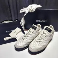 PRADA キルティング スニーカー ホワイト - メルカリ