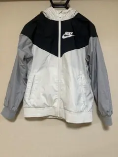 Nike フード付きジャケット ホワイト/ブラック/グレー