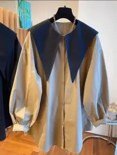 オーバーシャツ　　　ベージュと黒の大きな襟付きシャツ