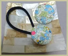 ハンドメイド ★リバティ柄★ ブローチ&ヘアゴム