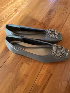 ビジュー付きグレー フラットシューズ　24.5 EEE