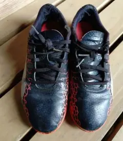 お再お値下げプーマ　サッカートレーニングシューズ24㎝難あり