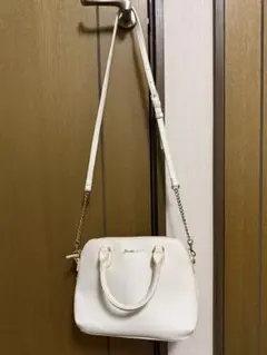 ジュエルナローズ 2WAYショルダーバッグ ハンドバッグ 白 チェーン