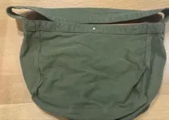 オリーブグリーン ショルダーバッグ キャンバス　流行ってます　春服