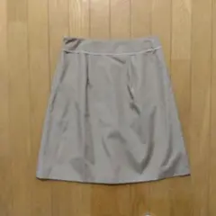 ベージュ ひざ丈 スカートのサムネイル