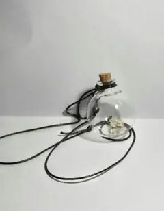 ガラス製ボトル型ペンダント