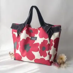 北欧風赤い花柄のトートバッグ｜ステッチ入り持ち手｜大容量バッグ｜一点限り
