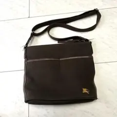 極美品　バーバリー ホースロゴ キャンバス×本革 3室 逆台形 ショルダーバッグ