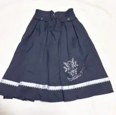 axes femme 刺繍入り フレアスカート ネイビーのサムネイル