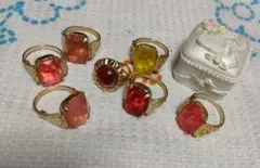 カラフルリングと小物入れ　昭和レトロ　ままごと　指輪　アクセサリ　人形　おもちゃ