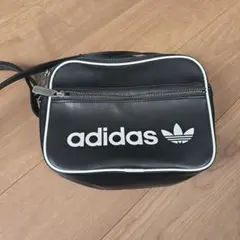 adidas ブラック ショルダーバッグ