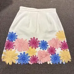 『美品』花柄刺繍 スカート ホワイトのサムネイル