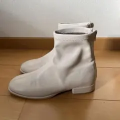 ホワイトレザー風ショートブーツ M