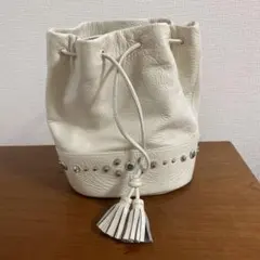 ホワイト巾着型ハンドバッグ