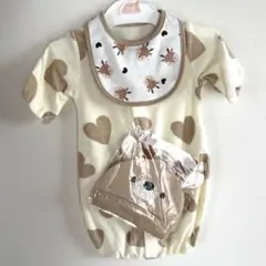 【新品未使用】長袖コンビドレス　スタイ、帽子付き 新生児　50〜60サイズ