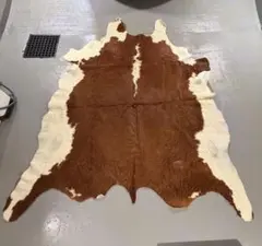 本革製　牛革ラグ 茶色と白