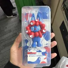 LABUBU MYAKU-MYAKUストラップ付フィギュア　ラブブ　ミャクミャク