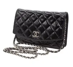 Q2966 シャネル マトラッセ パテントレザー チェーンウォレット 財布