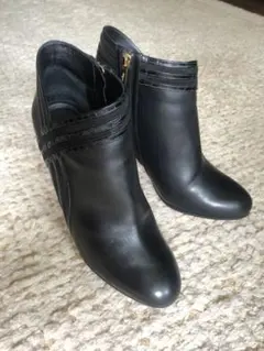 美品❗️フェラガモのショートブーツのサムネイル