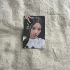ユナ bomb shopee kpopmerch ラキドロ illit トレカ