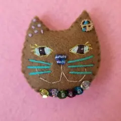 猫ブラウン猫　フェルトブローチ