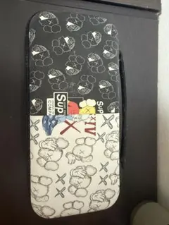 Supreme x KAWS Nintendo Switch ケース