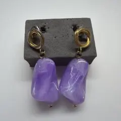 紫色の天然石風　ピアス