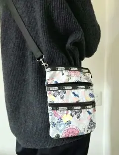 LeSportsacレスポートサック 斜めがけショルダーバッグ 軽量 花柄