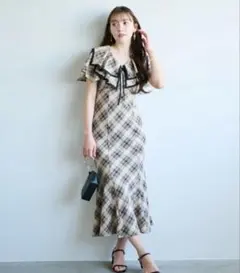 スクエアフリルマーメイドワンピース　リリアンカラット