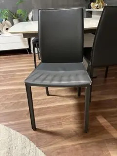 ボーコンセント　グレー 皮製 ダイニングチェア　2018年購入