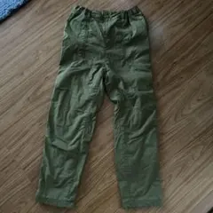 UNIQLO 140サイズ オリーブ色 長ズボン