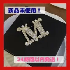 【新品未使用】イニシャルブローチ M ブローチ 刻印 ブローチ