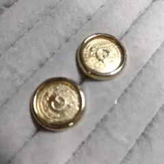 装飾的な金属製円形ボタン2個セット