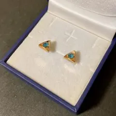 樹脂ピアス　トライアングル　3月誕生石　アクアマリン風　三角　ブルー　ゴールド