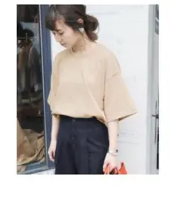 SLOBE IENA デラヴェクロップドTシャツ　ベージュのサムネイル