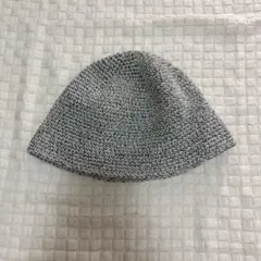クロシェハット　グレーの編み物帽子