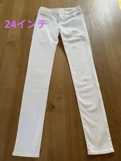 ユニクロ　ホワイト スキニーデニム　24