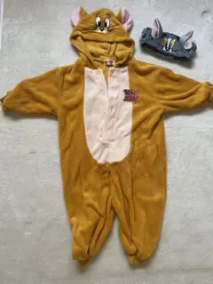 トム