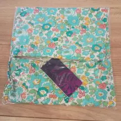 リバティ LIBERTY ART FABRICS 日本製　クッションカバーのサムネイル