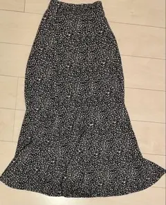 GLOBAL WORK 花柄ロングスカート 黒と白