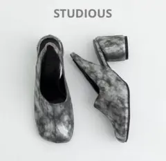 【STUDIOUS ステュディオス】ラウンドシェイプバックストラップパンプスのサムネイル