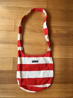 marimekko 赤白ボーダー ショルダーバッグ
