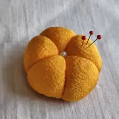 梅の針山*針刺し 濃黄色