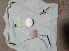 プティマイン　ポンポン付きグレーの裏毛トレーナー　100 110　さくらんぼ