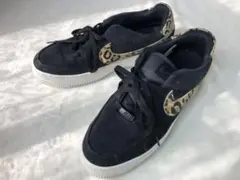ナイキ ウィメンズ エア フォース 1 Sage Low ブラック/ヒョウ柄