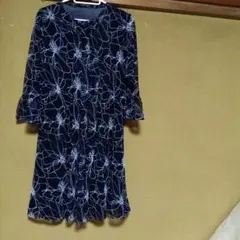 ネイビー フラワープリント 七分袖ワンピース