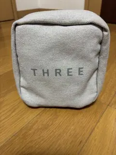 THREE グレー ポーチ 二つのコンパートメントのサムネイル