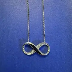 Swarovski インフィニティ ネックレス シルバーカラー