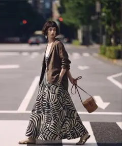 極美品✨️定価12万 エブール シルクジャガード シュリンクフラワー