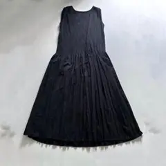コムサイズム　プリーツロングワンピース　ノースリーブ　黒